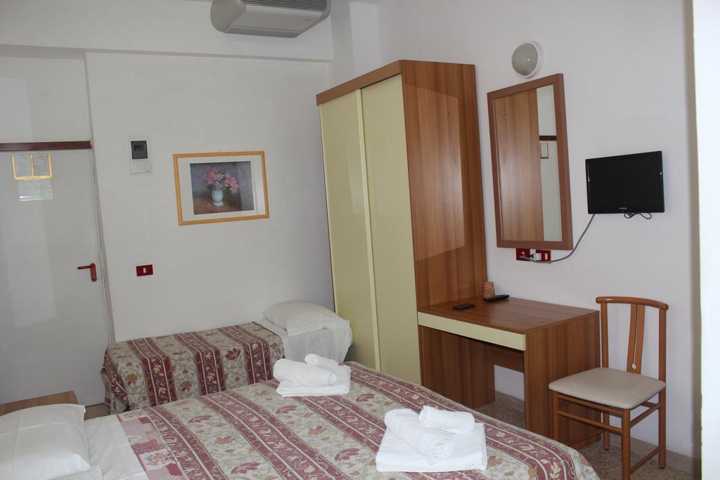 Hotel Santini Rimini Szoba fotó