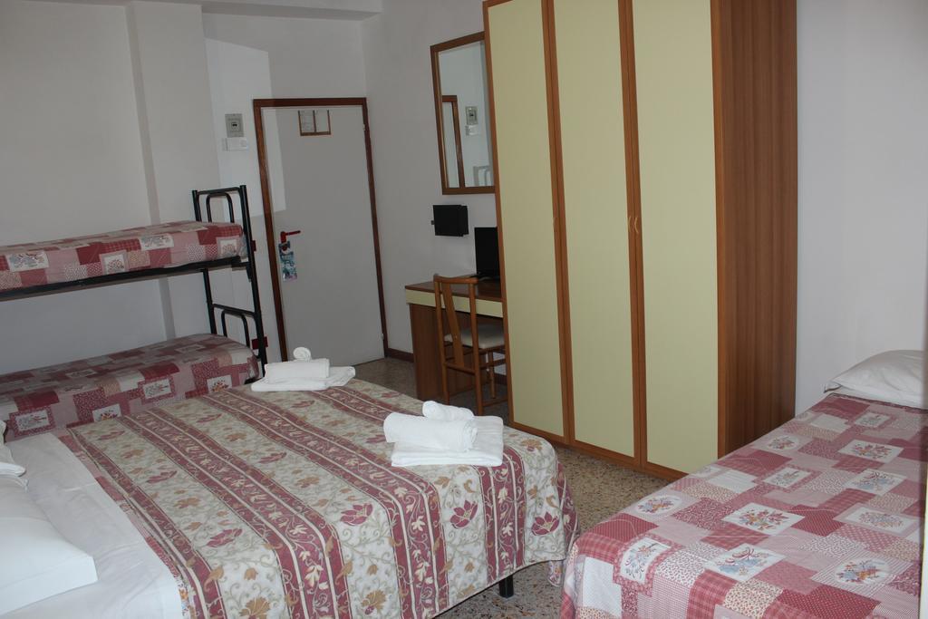 Hotel Santini Rimini Szoba fotó